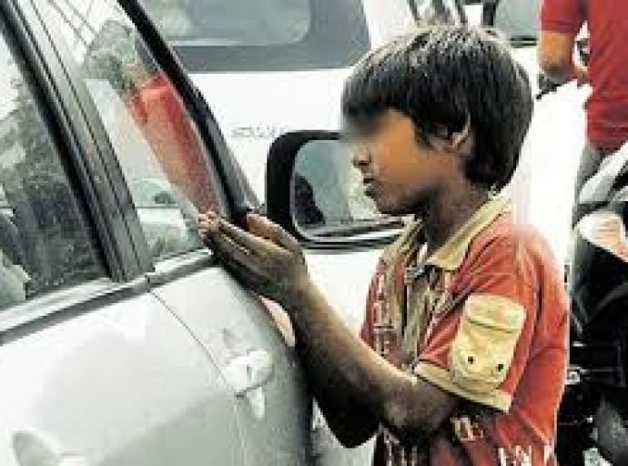 தெருக்களில் பிச்சை எடுக்கும் மற்றும் வேலை செய்யும் குழந்தைகளைப் பாதுகாப்பதற்கான நடவடிக்கைகள் ஆரம்பம் - ஆரம்பத்தில் 21 பாதுகாப்பற்ற குழந்தைகள் அடையாளம் 